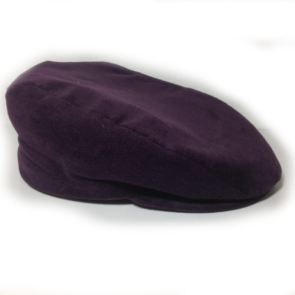 cappello tipico sardo in velluto viola realizzato dal berrettificio giovanni demurtas