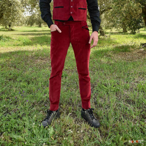pantalone rosso di velluto fatto in sardegna